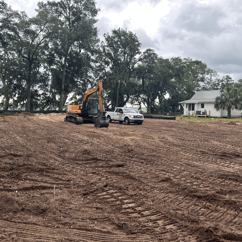 Excavation<br />
Tailored excavation solutions - clearing, grading, demucking,<br />
